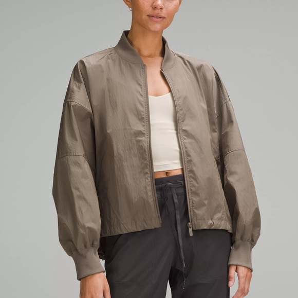 Lululemon Lightweight Hem-Cinch Bomber Jacket Nomad Tan Casual Streetwear Small - Picture 1 of 16